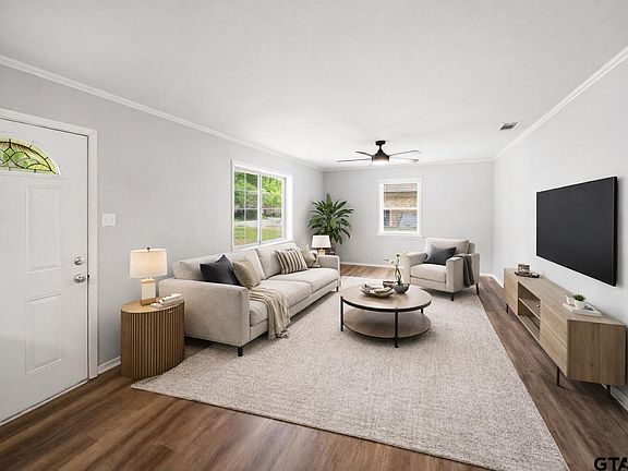 3rd image of 303 Shady Ln
