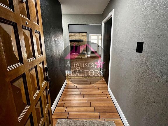 2nd image of 4649 Oak Knoll St