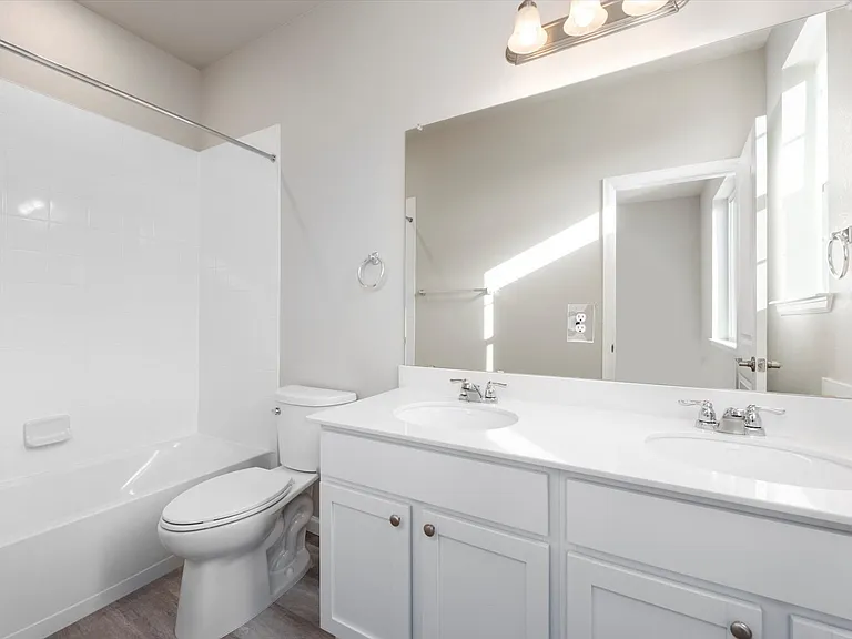 1330 Hoyt St #5 — Photo 21