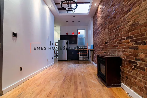 Rented by Emes Homes Realty LLC | media 32