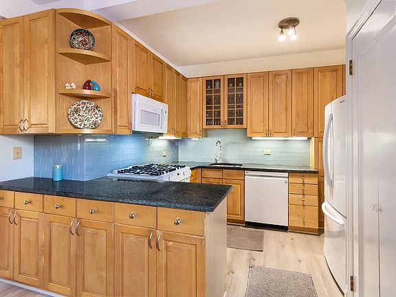 5th image of 245 W 107th St APT 14D