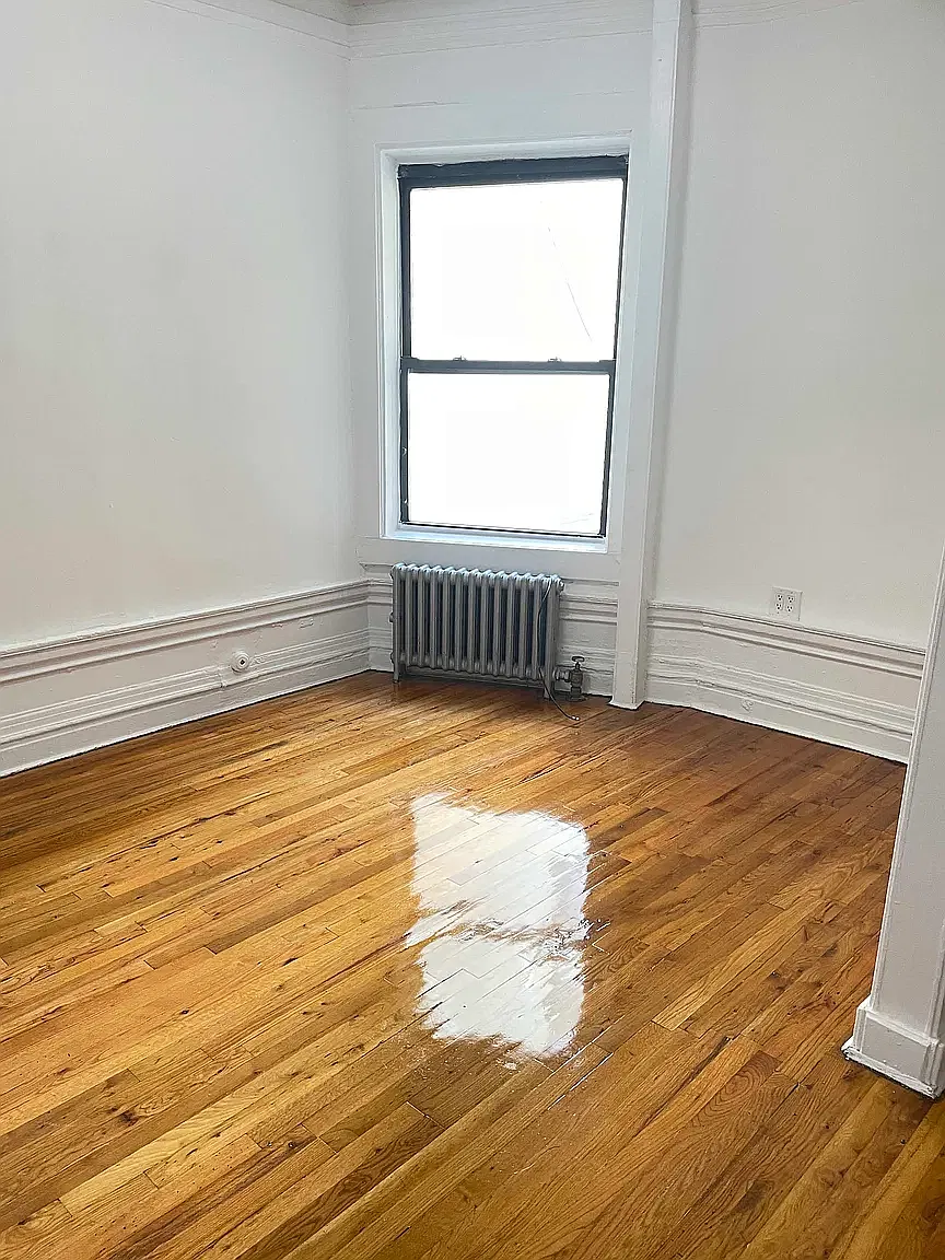 150 Street James's Place — Photo 2