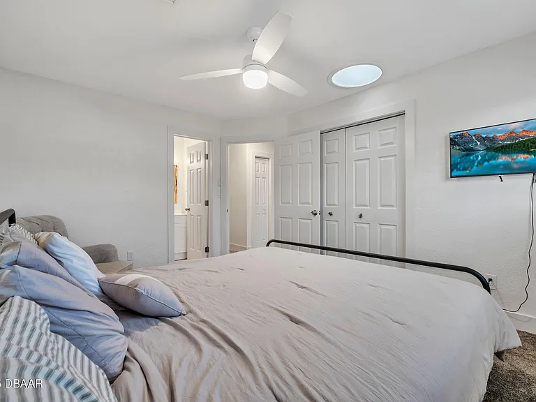 450 Lambert Ave — Photo 29