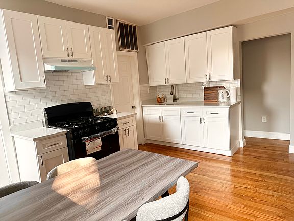 3rd image of 296-300 Bowdoin St #1