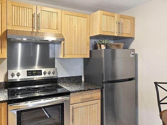 4th image of 53 Fountain Ln APT 8
