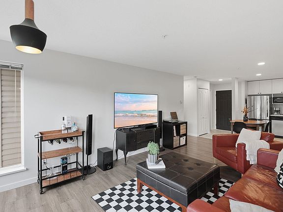 4th image of 33738 King Rd #402