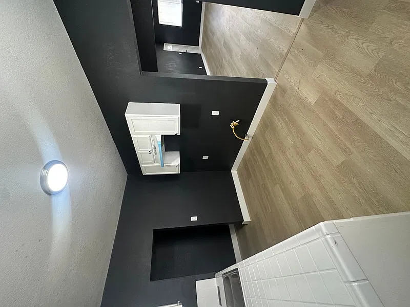 1 bed, 1.0 bath, 10226 sqft, $1,895 — Photo 2