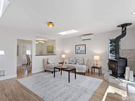 4th image of 302 S Barton Street