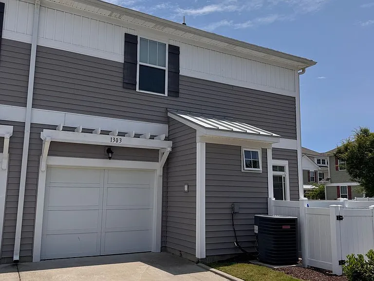 1303 Tides Edge Ct — Photo 2