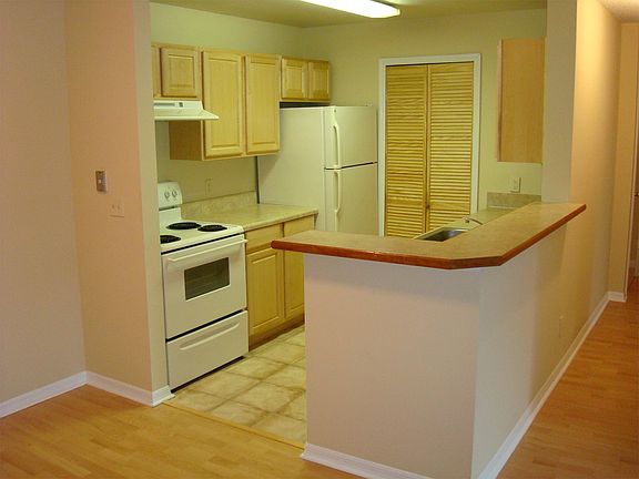 2nd image of 6166 Westgate Dr APT 204