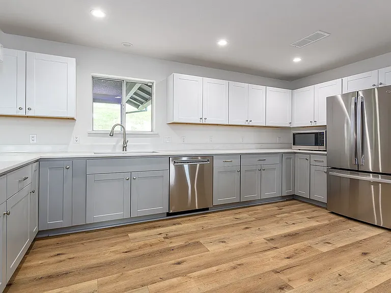 5221 Allred Rd — Photo 10