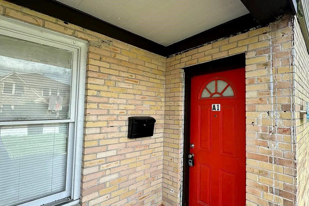1 bed, 1.0 bath, 1892 sqft, $1,350 — Photo 3