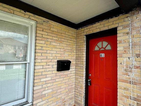 3rd image of 2824 Isabella St