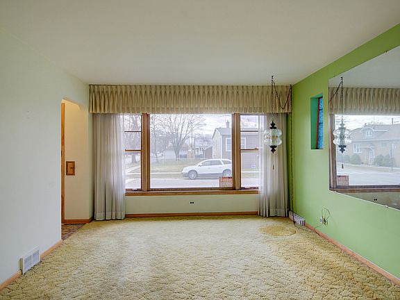4th image of 6200 W Newport Ave