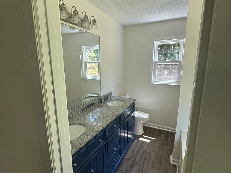 35 Christian Woods Ln — Photo 12