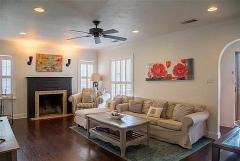 2nd image of 3320 Cockrell Ave