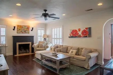 3320 Cockrell Ave — Photo 2