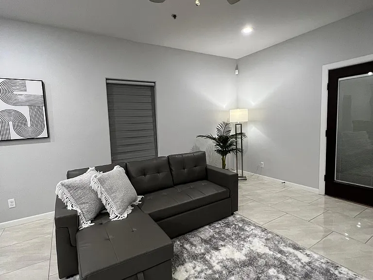 1208 E Camellia Ave #4 — Photo 2