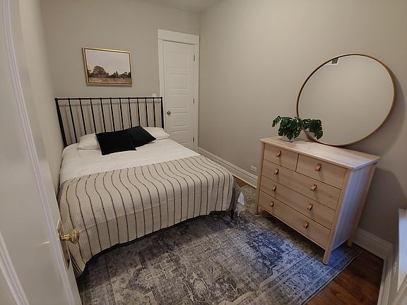 4th image of 3812 N Kenmore Ave #1