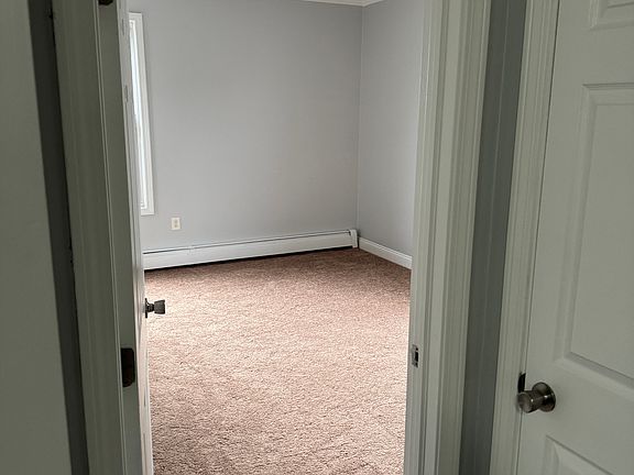4th image of 620 Stanley St #1