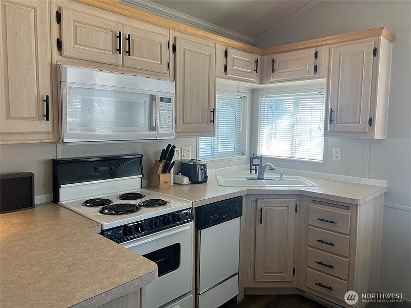 5th image of 8818 Crescent Bar Road NW #130