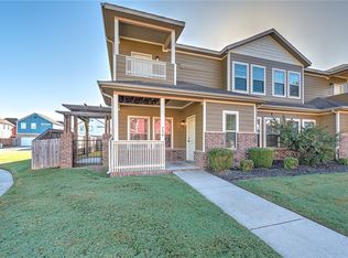 732 N Wordsworth Ln, Fayetteville, AR 72704