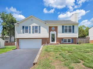 6032 Old Manor Ct, Roanoke, VA 24019