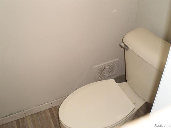 2nd image of 21651 Parklawn St