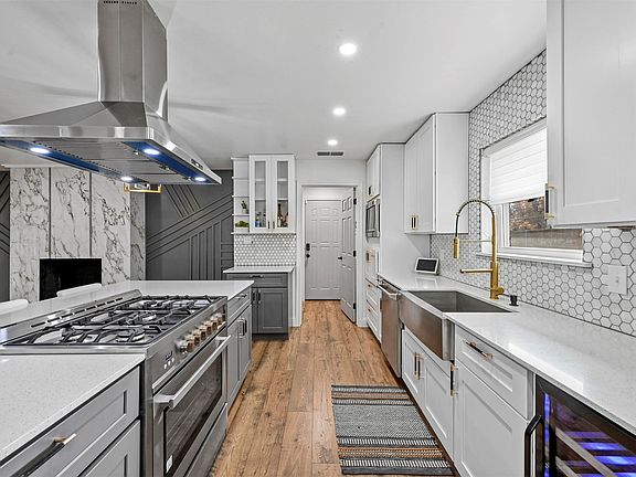 3rd image of 9806 Parkford Dr