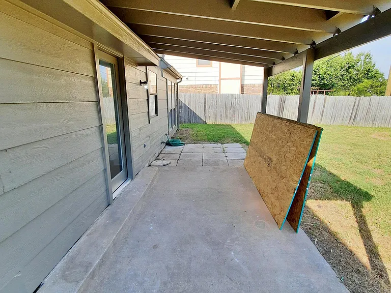 2646 Winslow Dr — Photo 16