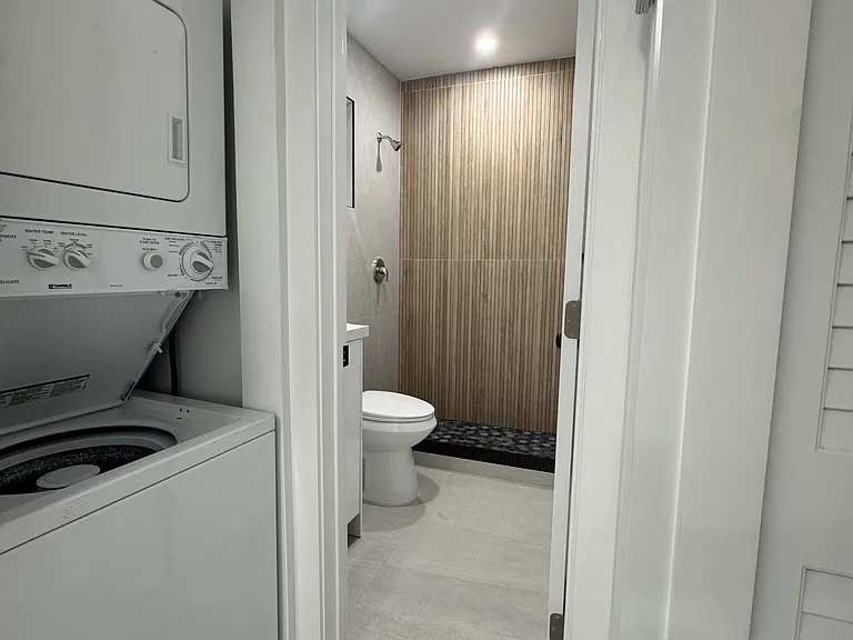 180 W 21st St #180 — Photo 7