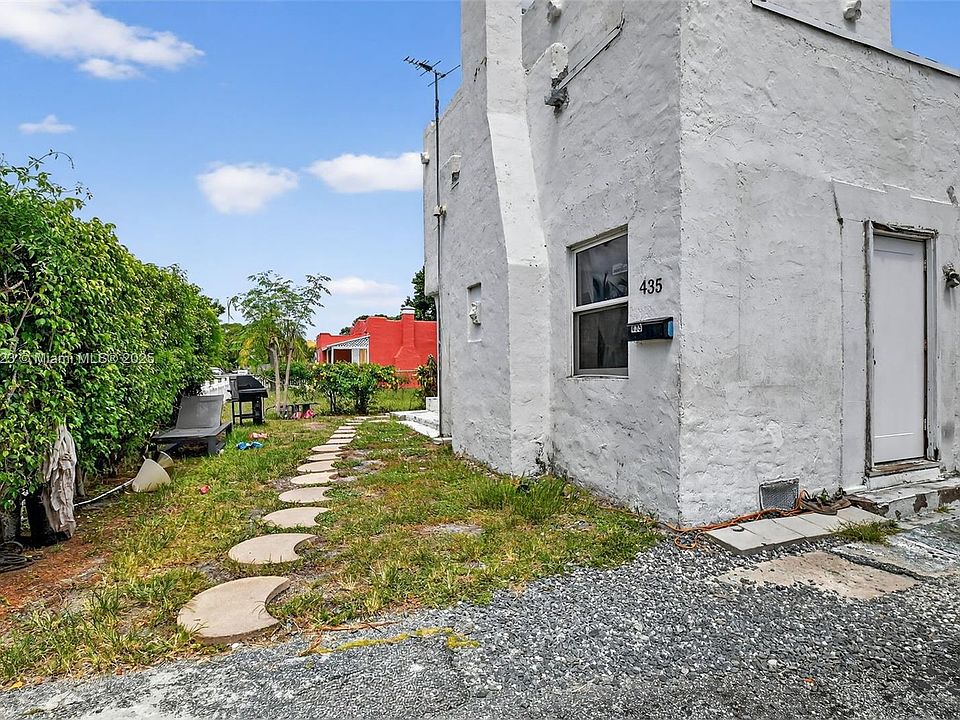 2nd image of 435 Avenida Alegre