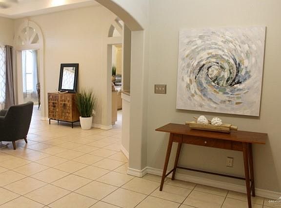 3rd image of 1715 Chandler Cir