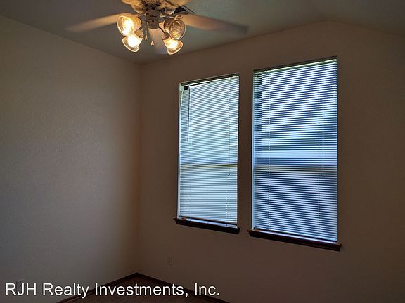 4th image of 209 Great Oaks Dr