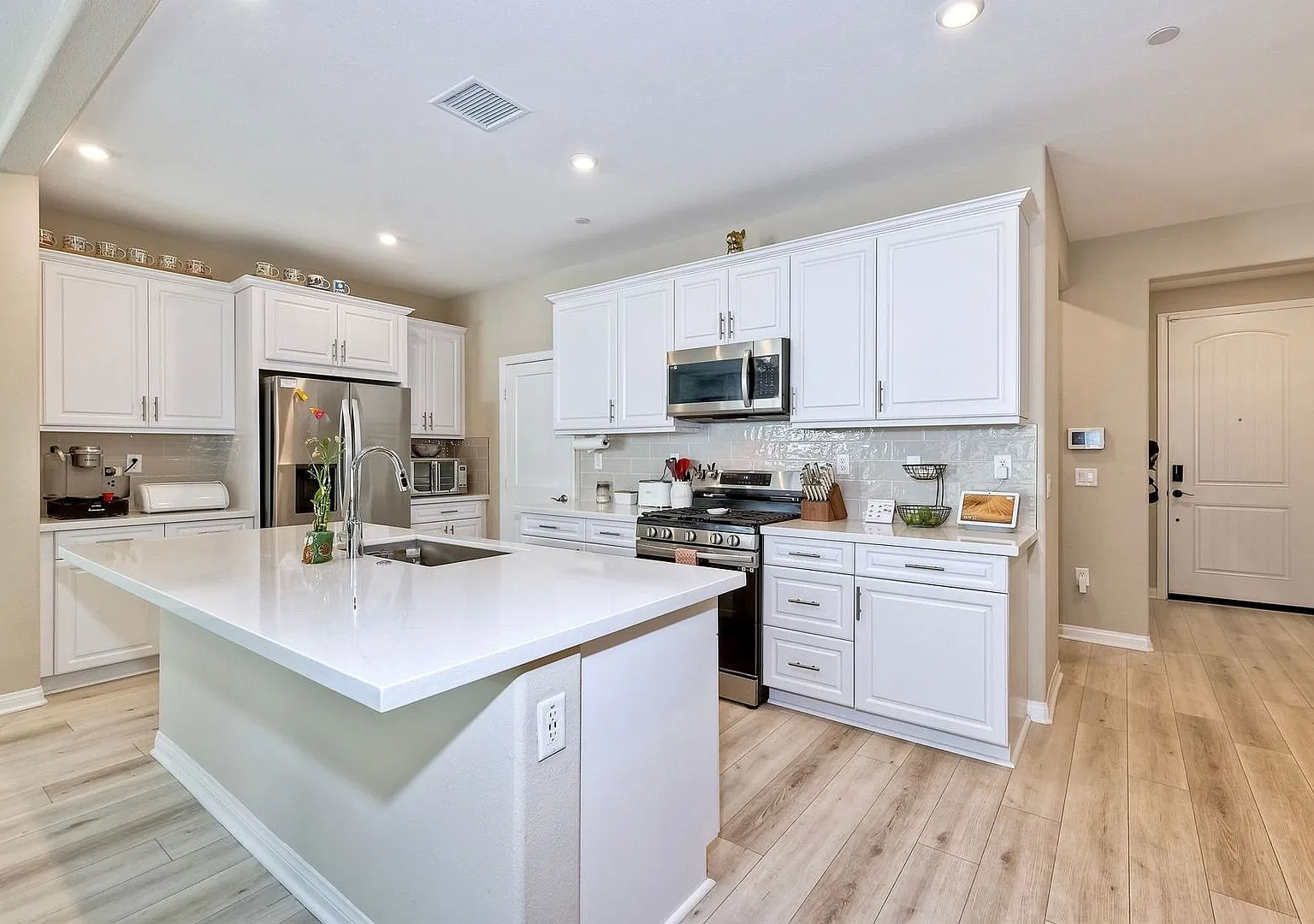 Beautiful Energy-Efficient Home for Rent in Melrose Heights, Oceanside — Photo 4