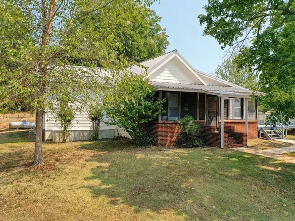 600 Hearn Rd, Greenfield, TN 38230
