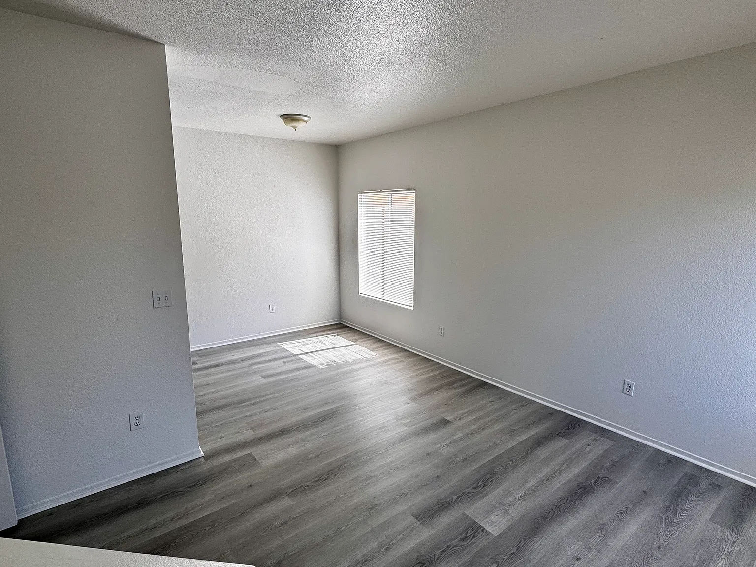 3 bed, 1072 sqft, $1,850 — Photo 3