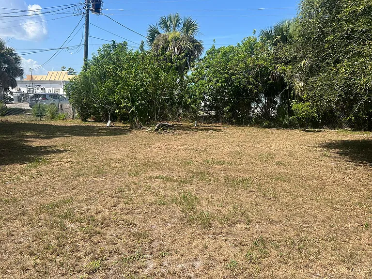 3469 Normandy Dr — Photo 11