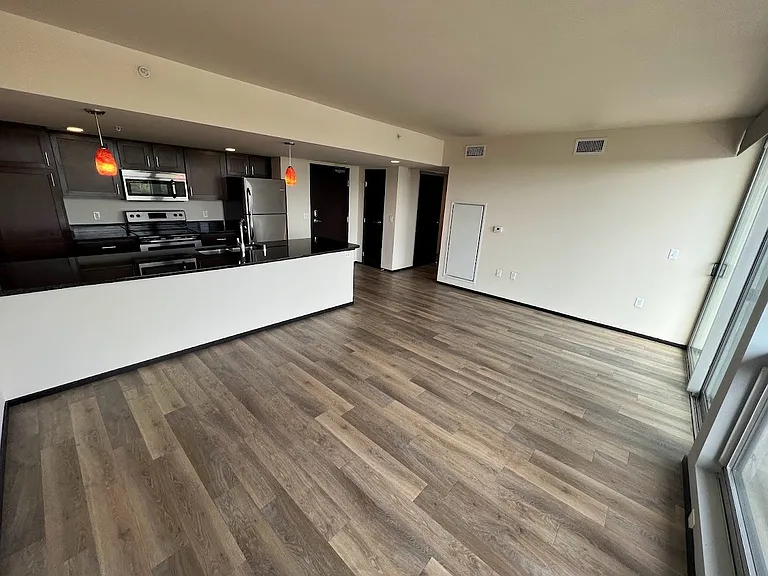 Galaxie High Rise Apartments — Photo 36