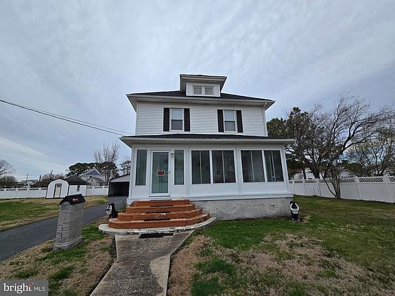 4th image of 205 Myrtle St