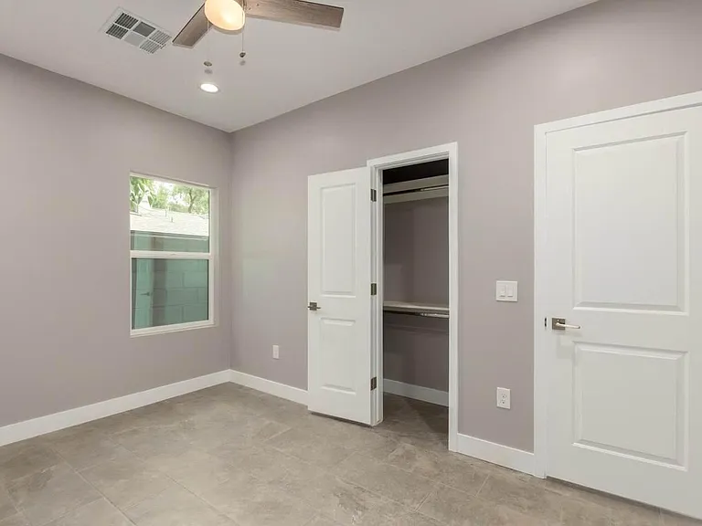 2336 E Harvard St — Photo 12