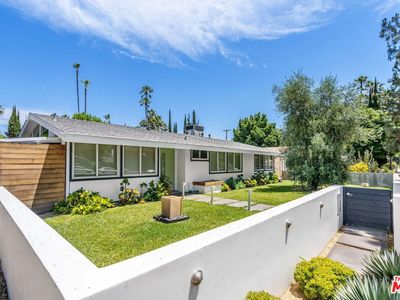 19721 Victory Blvd, Woodland Hills, CA, 91367