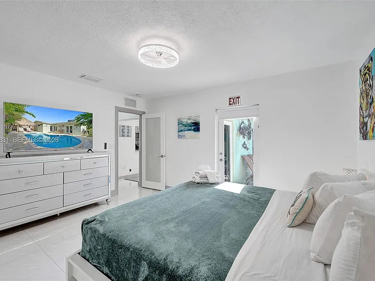 218 SE 4th St — Photo 34