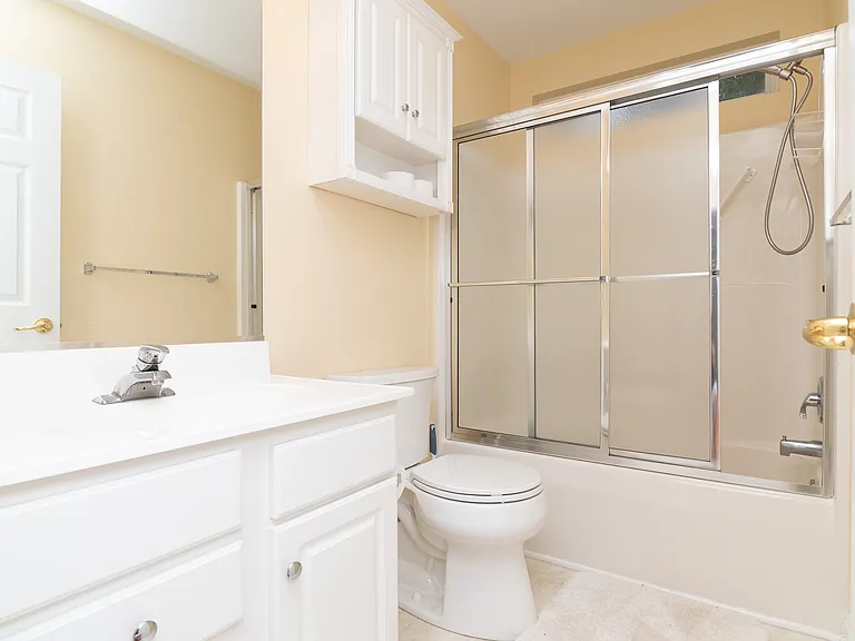 104 Drexel Ct — Photo 17