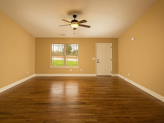 2nd image of 1736 Chelsa Dr NE