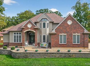 1516 Redbriar Dr, High Ridge, MO 63049