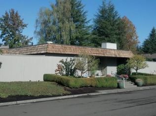 9735 SW Regal Dr, Portland, OR 97225