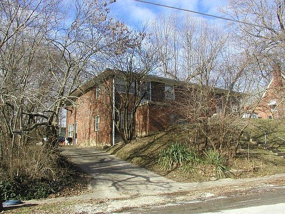 FRONT AND DRIVE WAY FOR  BASEMENT APT