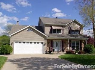 980 Hidden Lake Rd, Naperville, IL 60565