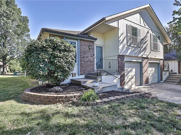 512-A SE Morningside Dr, Lees Summit, MO 64063